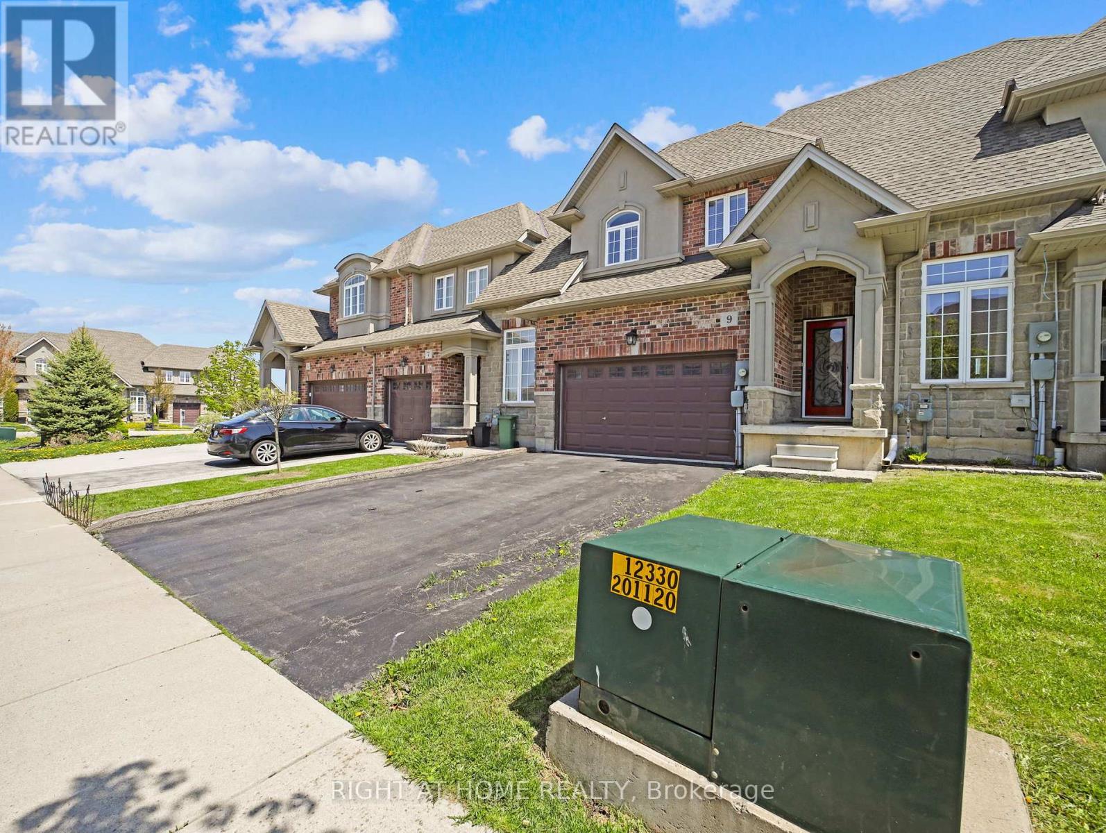 9 Medici Lane, Hamilton, Ontario  L9B 0C8 - Photo 4 - X12136955