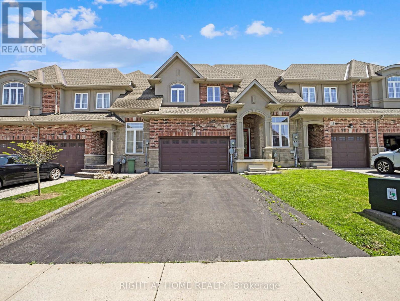 9 Medici Lane, Hamilton, Ontario  L9B 0C8 - Photo 2 - X12136955