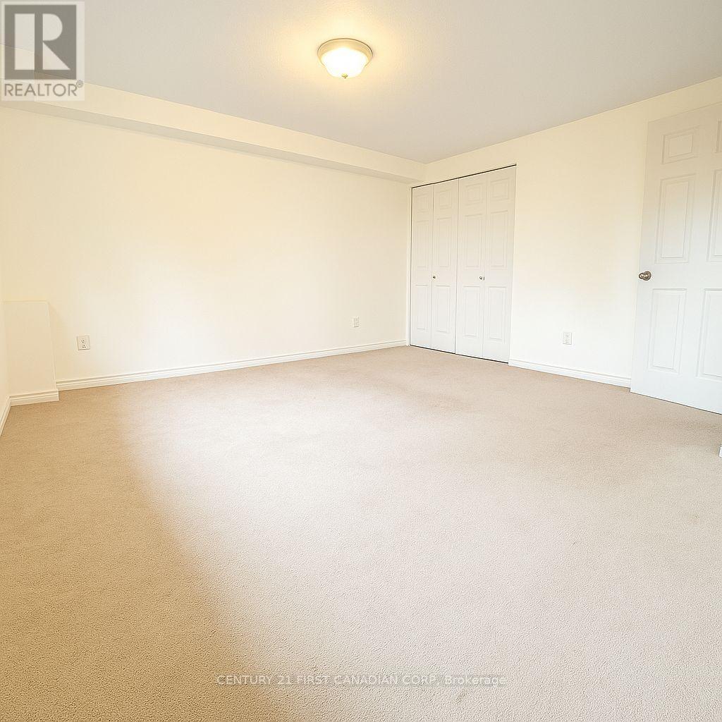 124 Ardsley Crescent, London North, Ontario  N6G 3W7 - Photo 5 - X12140278