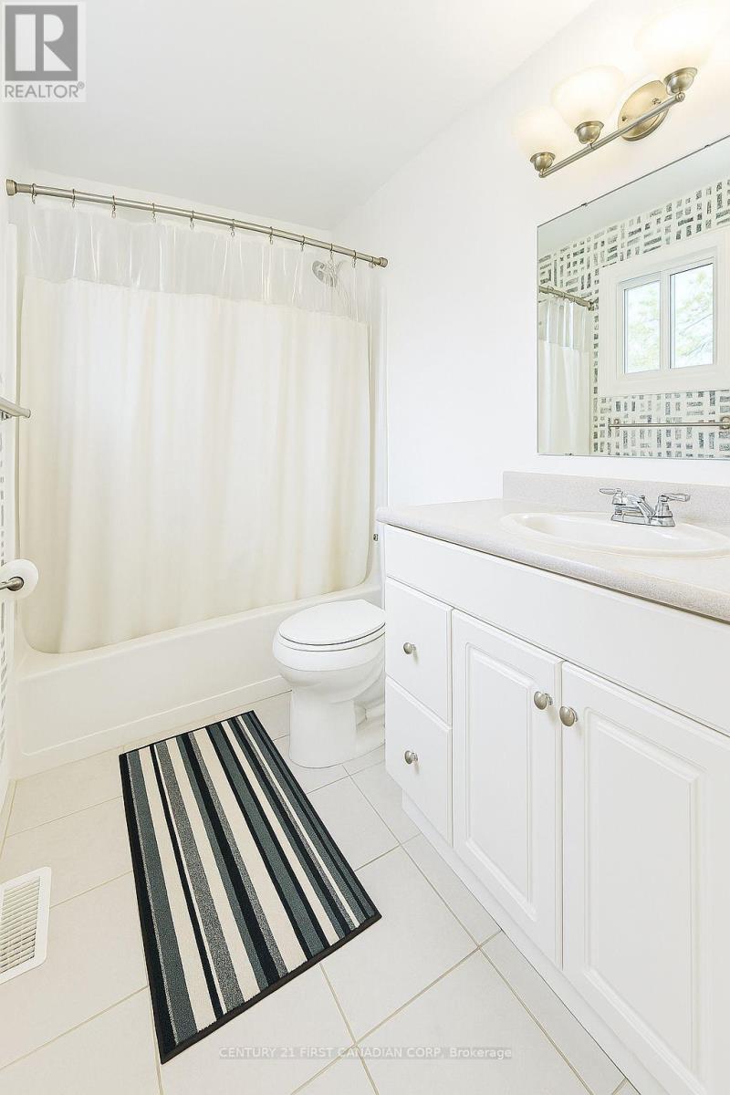 124 Ardsley Crescent, London North, Ontario  N6G 3W7 - Photo 8 - X12140278