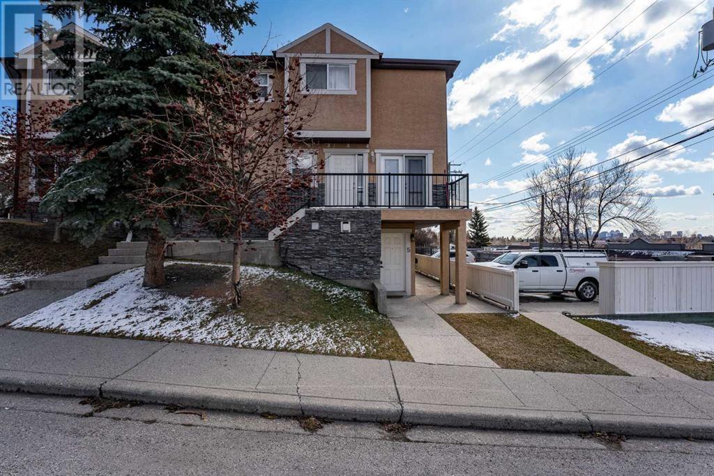 Property at 3, 55 Collingwood Place NW image 2