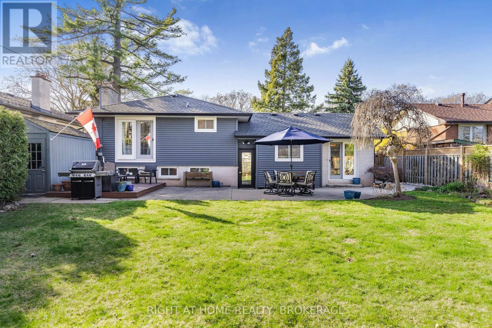 5232 Mulberry Drive, Burlington, Ontario  L7L 3P4 - Photo 34 - W12129923