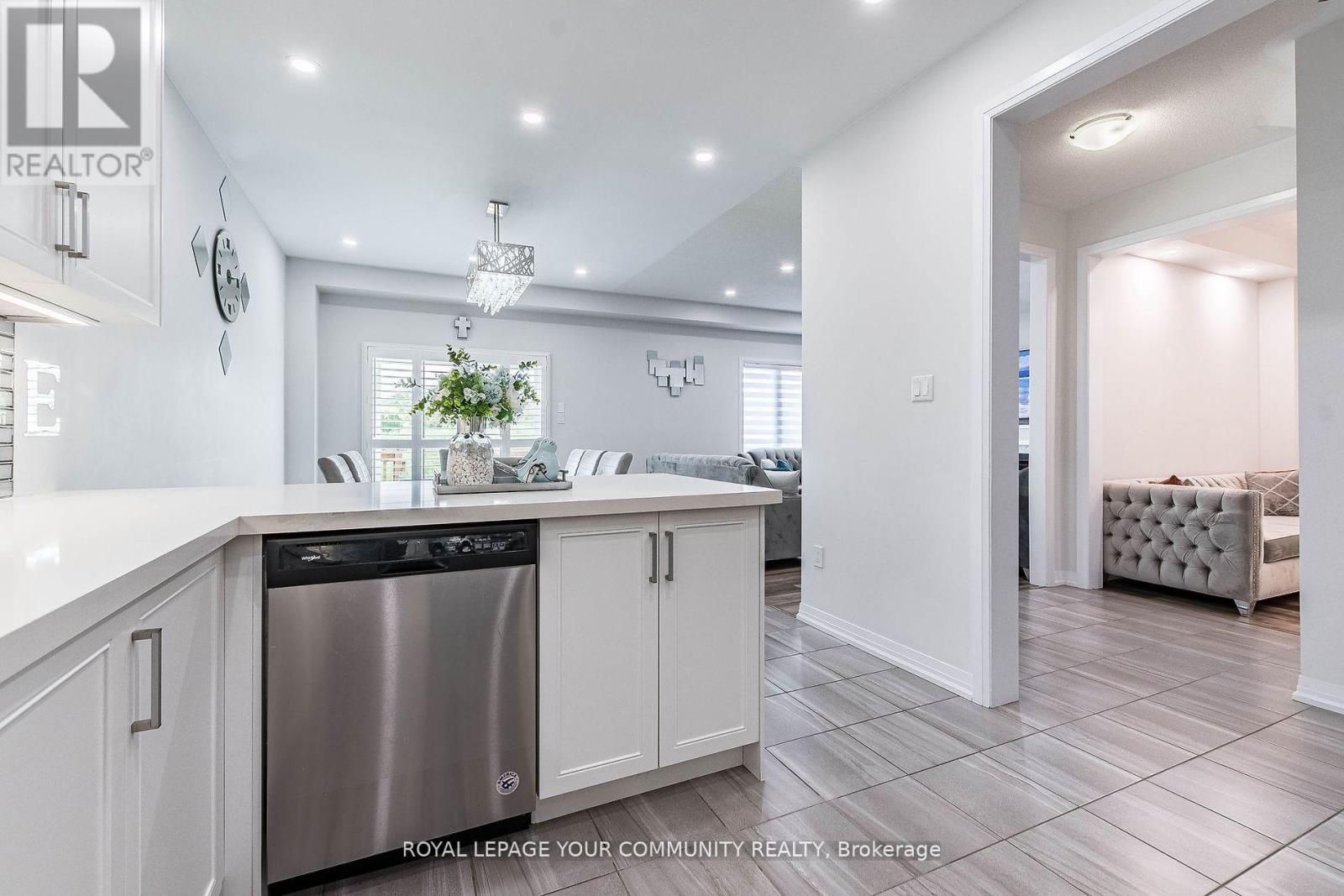 259 Chelsea Crescent, Bradford West Gwillimbury, Ontario  L3Z 4G7 - Photo 14 - N12124627