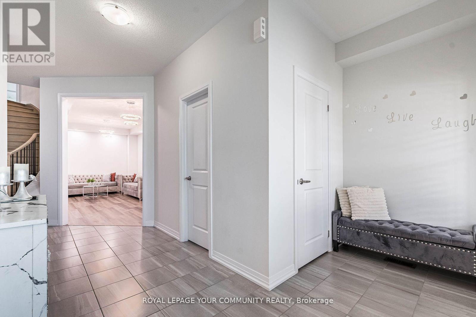 259 Chelsea Crescent, Bradford West Gwillimbury, Ontario  L3Z 4G7 - Photo 5 - N12124627