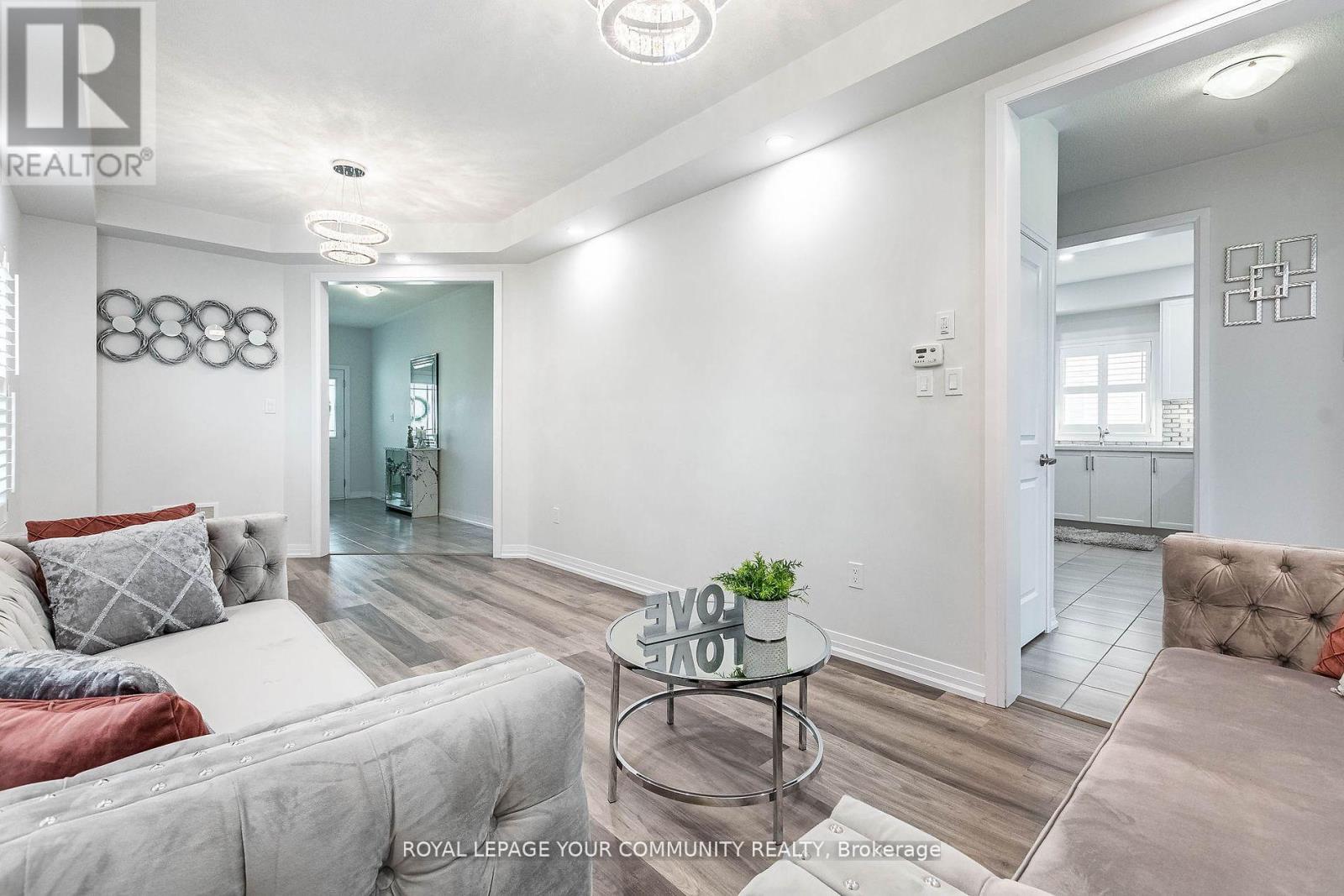 259 Chelsea Crescent, Bradford West Gwillimbury, Ontario  L3Z 4G7 - Photo 7 - N12124627