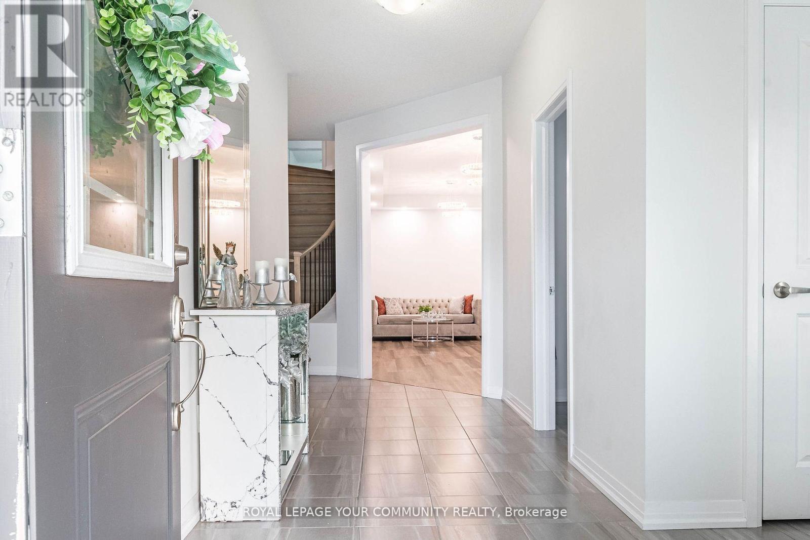 259 Chelsea Crescent, Bradford West Gwillimbury, Ontario  L3Z 4G7 - Photo 4 - N12124627