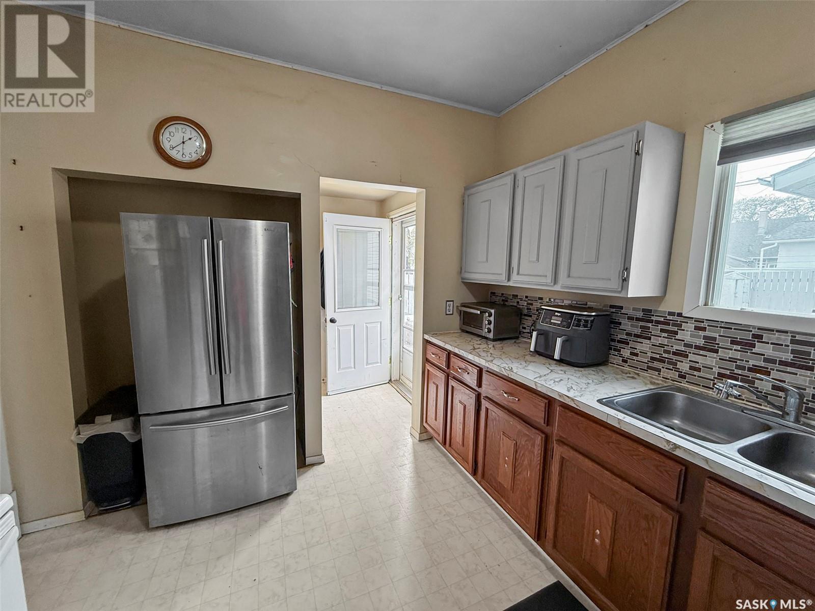 430 4th Avenue Nw, Swift Current, Saskatchewan  S9H 0V3 - Photo 6 - SK005271