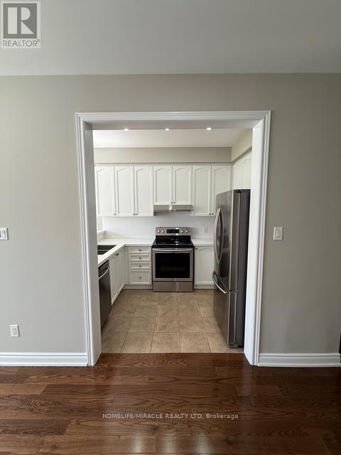 48 Pendulum Circle, Brampton, Ontario  L6R 3N6 - Photo 11 - W12140253