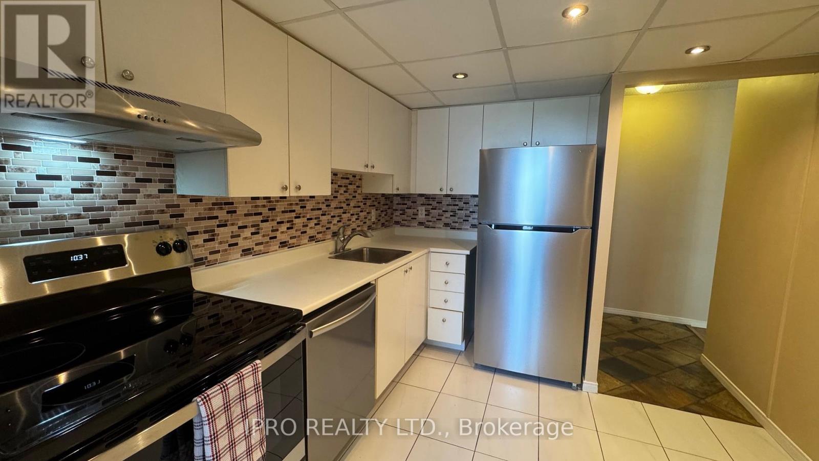 907 - 145 Hillcrest Avenue, Mississauga, Ontario  L5B 3Z1 - Photo 13 - W12140260