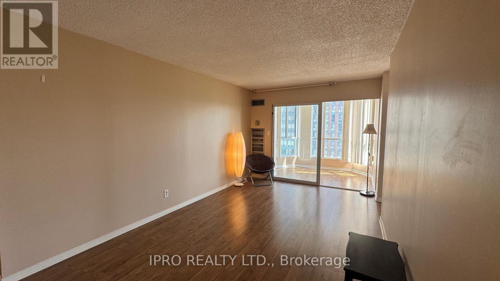 907 - 145 Hillcrest Avenue, Mississauga, Ontario  L5B 3Z1 - Photo 3 - W12140260