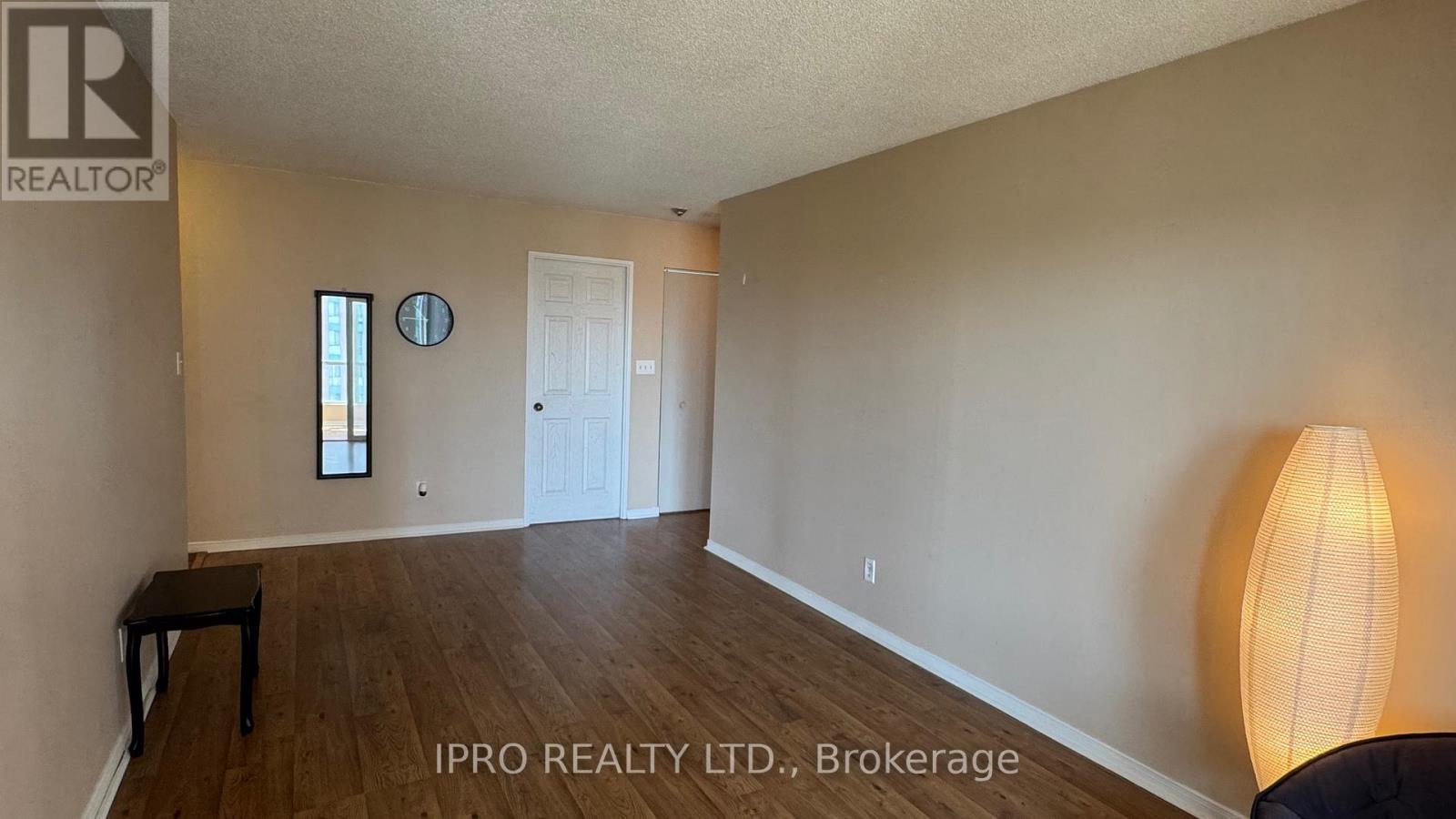 907 - 145 Hillcrest Avenue, Mississauga, Ontario  L5B 3Z1 - Photo 4 - W12140260