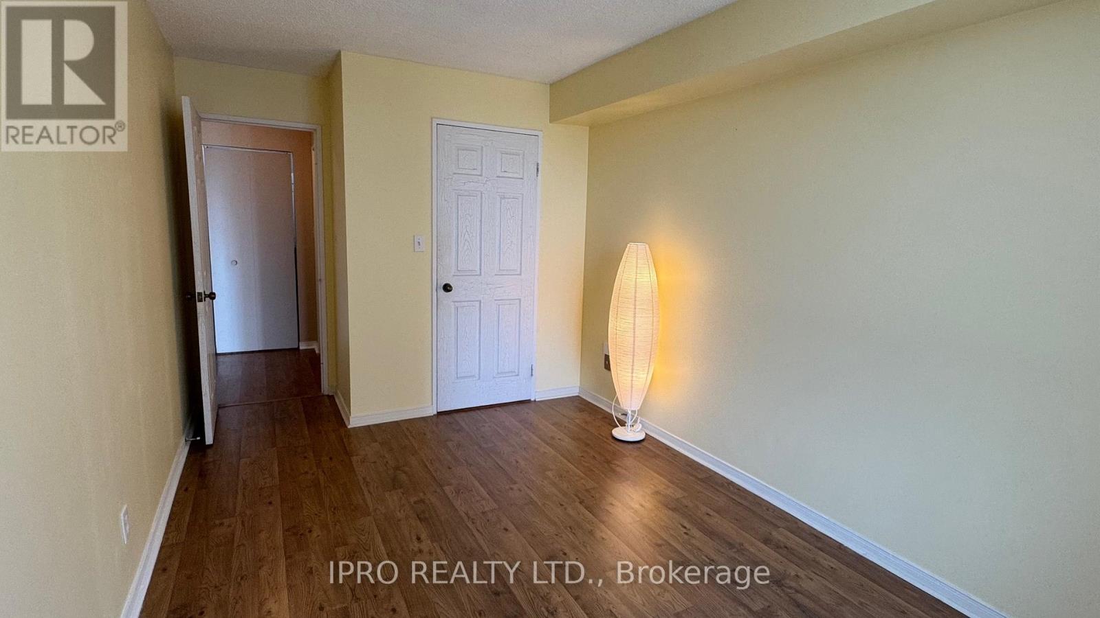 907 - 145 Hillcrest Avenue, Mississauga, Ontario  L5B 3Z1 - Photo 8 - W12140260