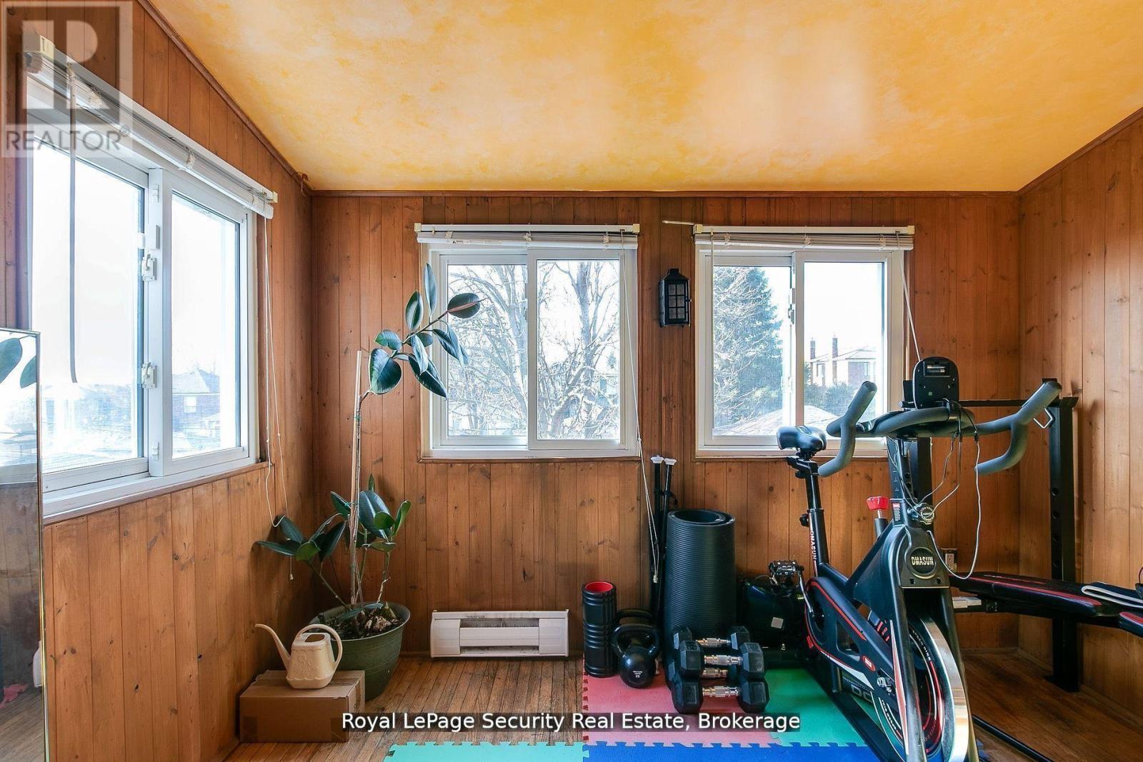 94 Fairbank Avenue, Toronto, Ontario  M6E 3Y7 - Photo 6 - W12140271