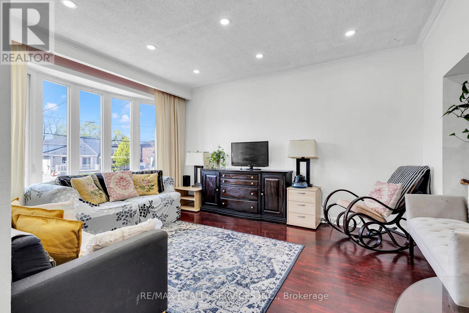 67 Northover Street, Toronto, Ontario  M3L 1W6 - Photo 8 - W12138922