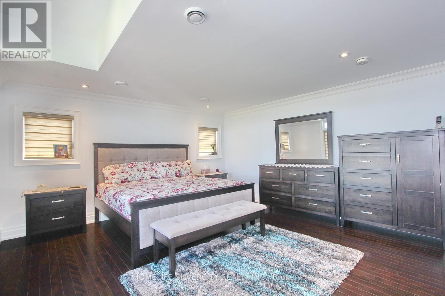 4 Byng Avenue, Toronto, Ontario  M9W 2M9 - Photo 19 - W12140289
