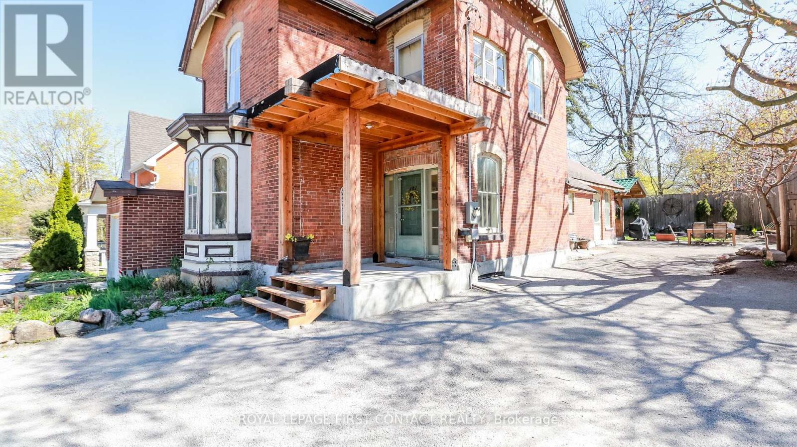 121 Mulcaster Street, Barrie (Codrington), Ontario  L4M 3M8 - Photo 3 - S12140302