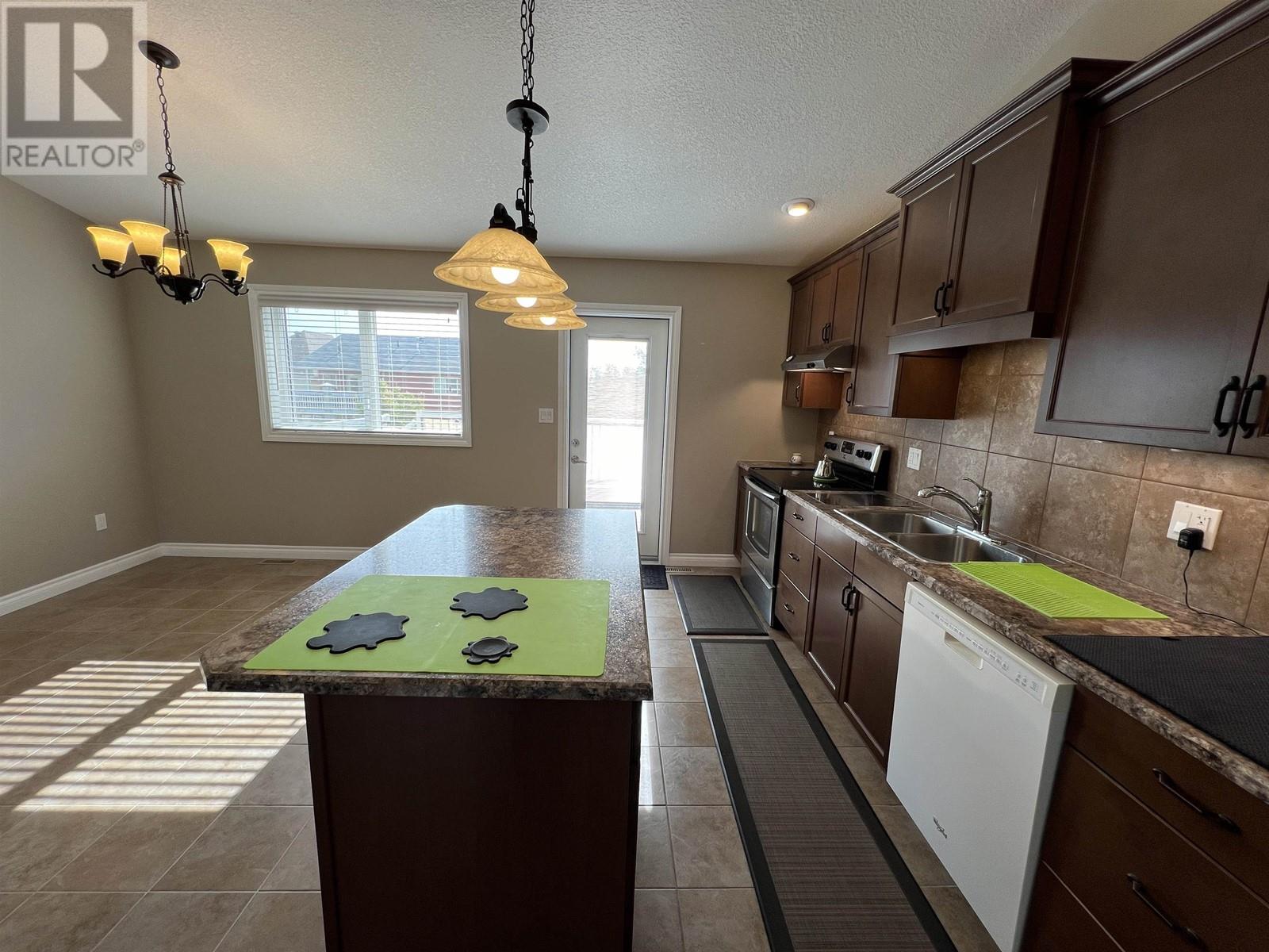 5617 Birch Drive, Fort Nelson, British Columbia  V0C 1R0 - Photo 9 - R2928168