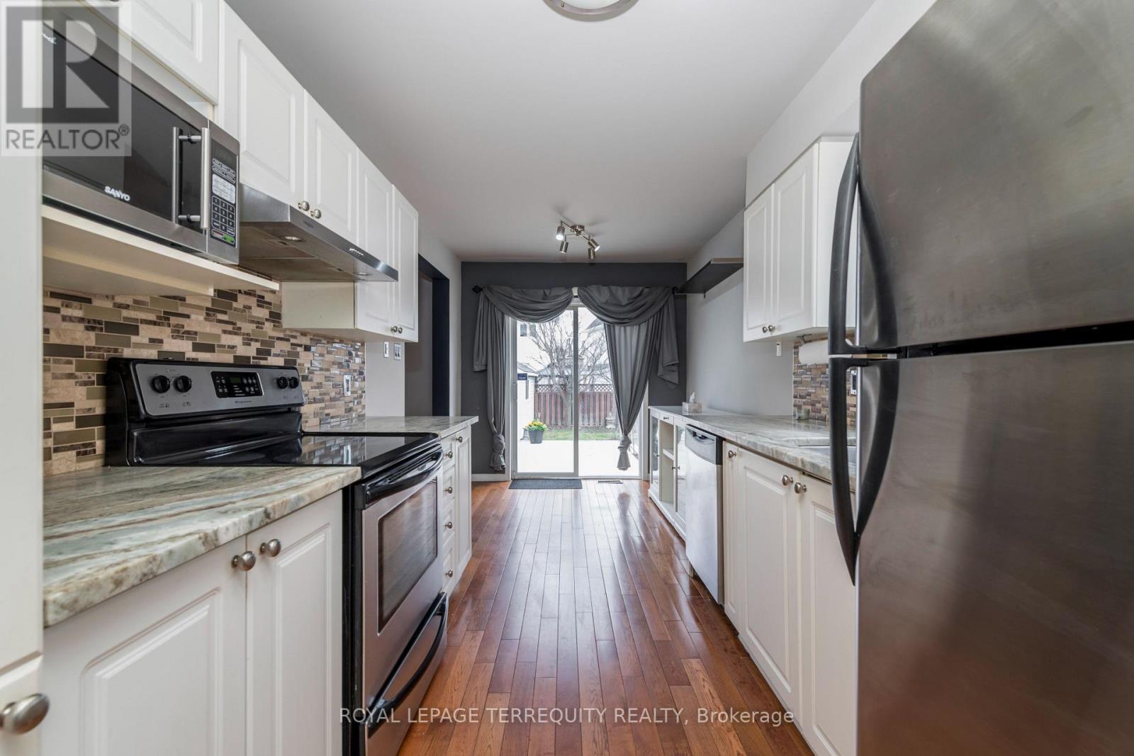 32b Woodford Way, Ottawa, Ontario  K2J 4B9 - Photo 10 - X12101038