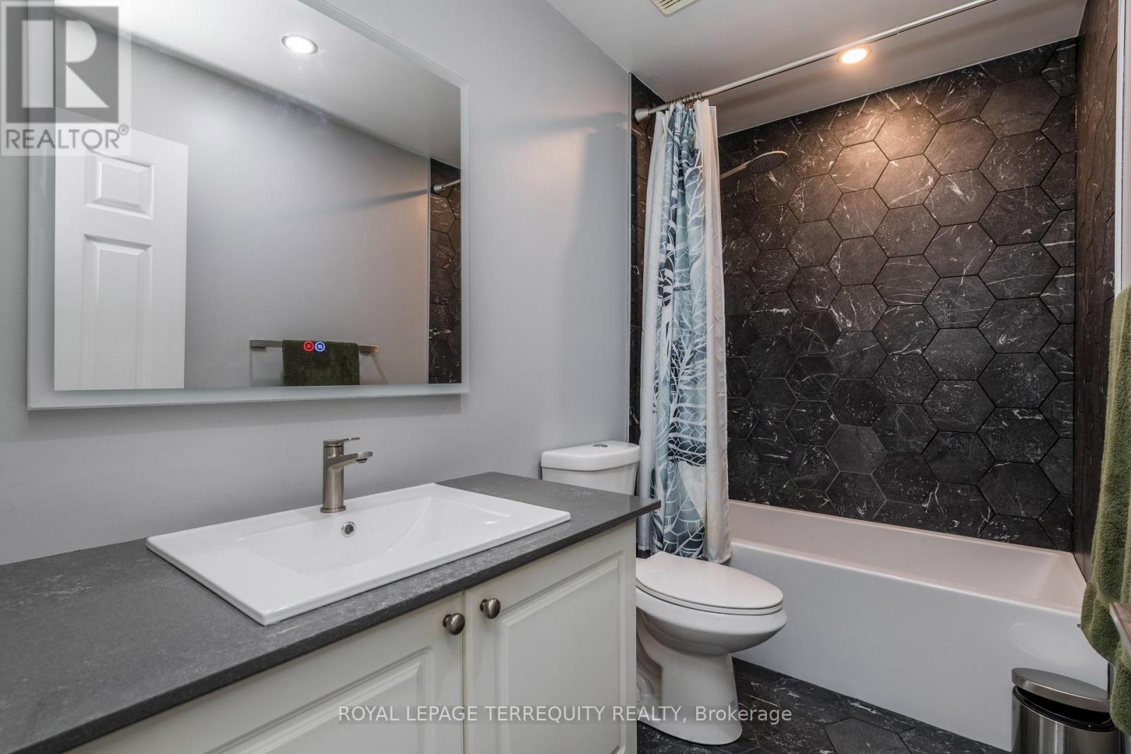 32b Woodford Way, Ottawa, Ontario  K2J 4B9 - Photo 26 - X12101038
