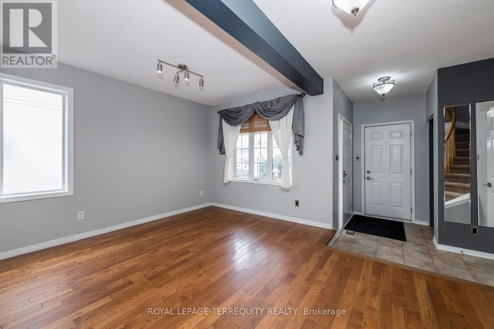 Property at 32B WOODFORD WAY image 5