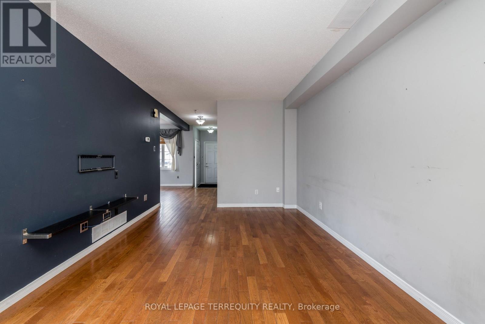 32b Woodford Way, Ottawa, Ontario  K2J 4B9 - Photo 13 - X12101038