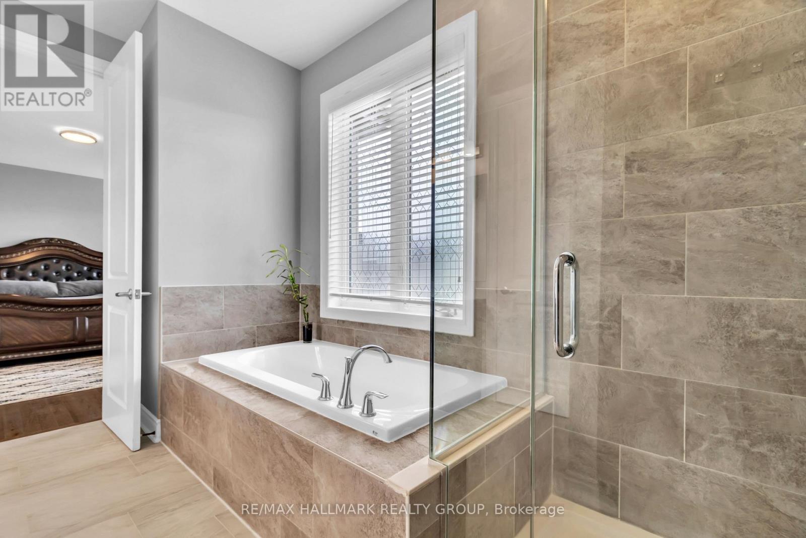 634 Silver Spruce Way, Ottawa, Ontario  K2M 0L2 - Photo 30 - X12140321