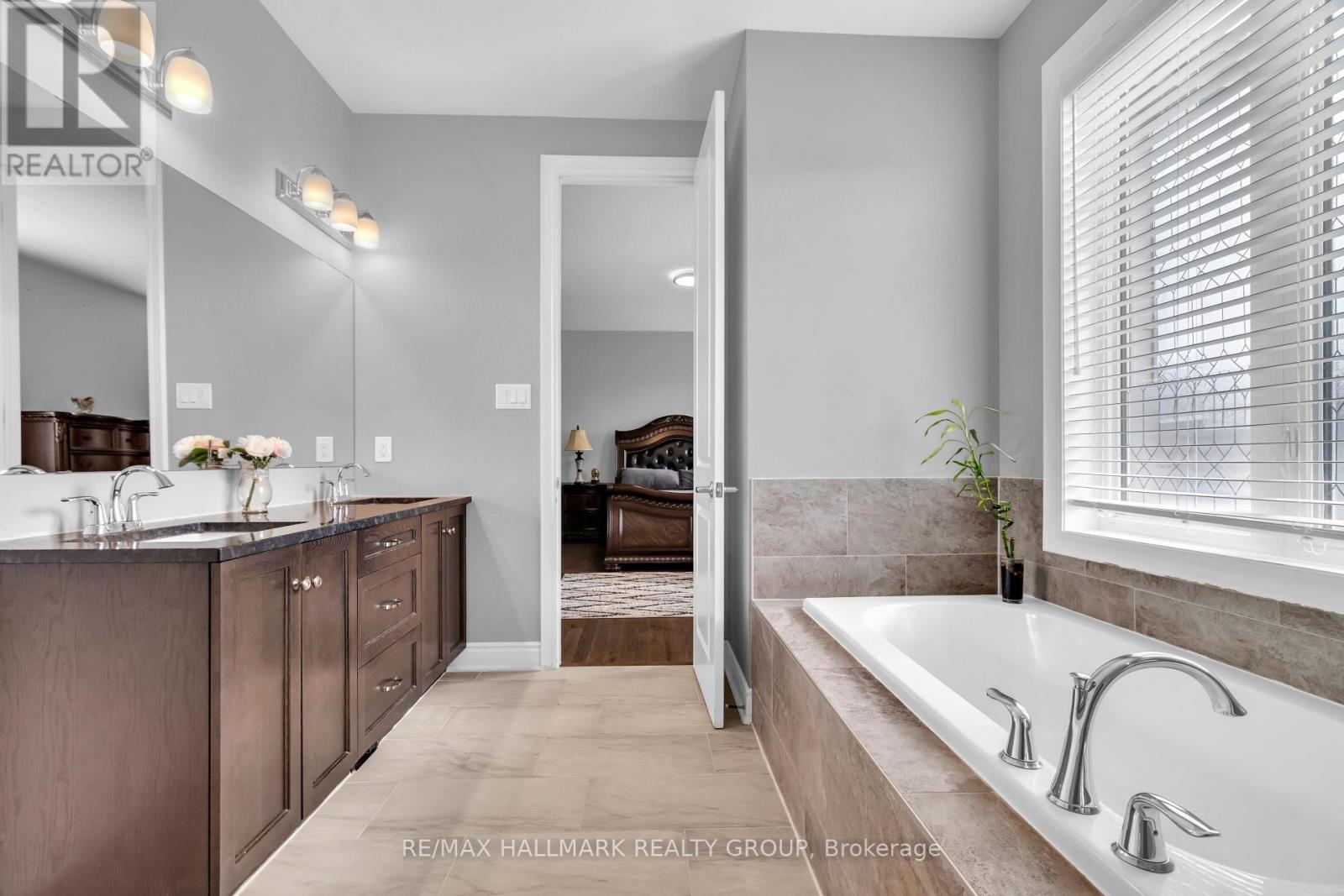 634 Silver Spruce Way, Ottawa, Ontario  K2M 0L2 - Photo 31 - X12140321