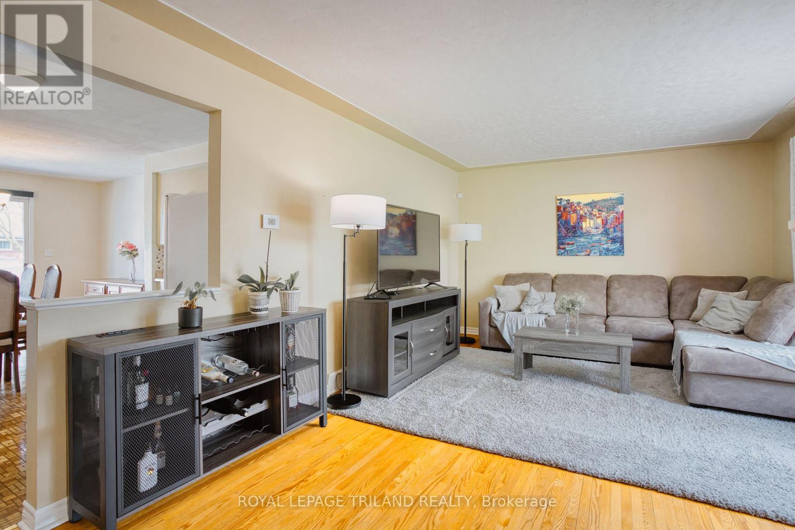 49 Madeira Drive, London East, Ontario  N5V 2M3 - Photo 5 - X12113934
