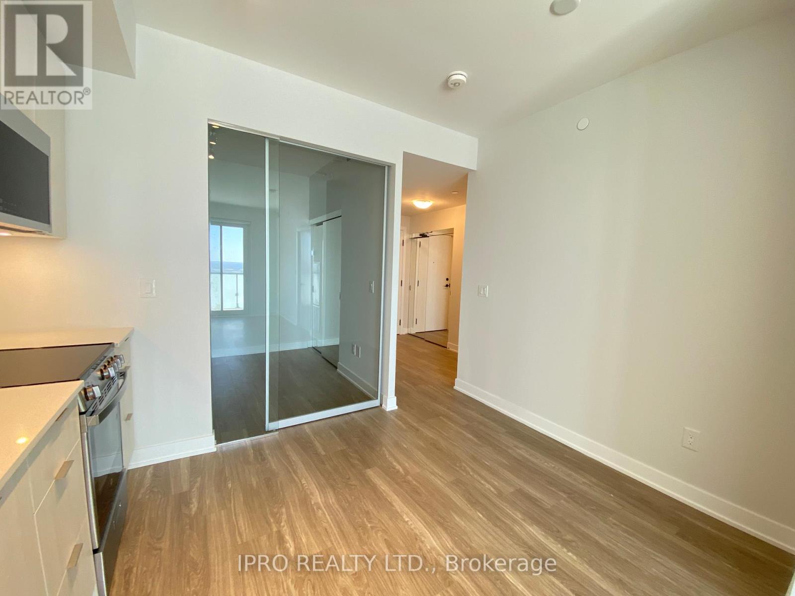 4209 - 430 Square One Drive, Mississauga, Ontario  L5B 0L6 - Photo 10 - W12140320