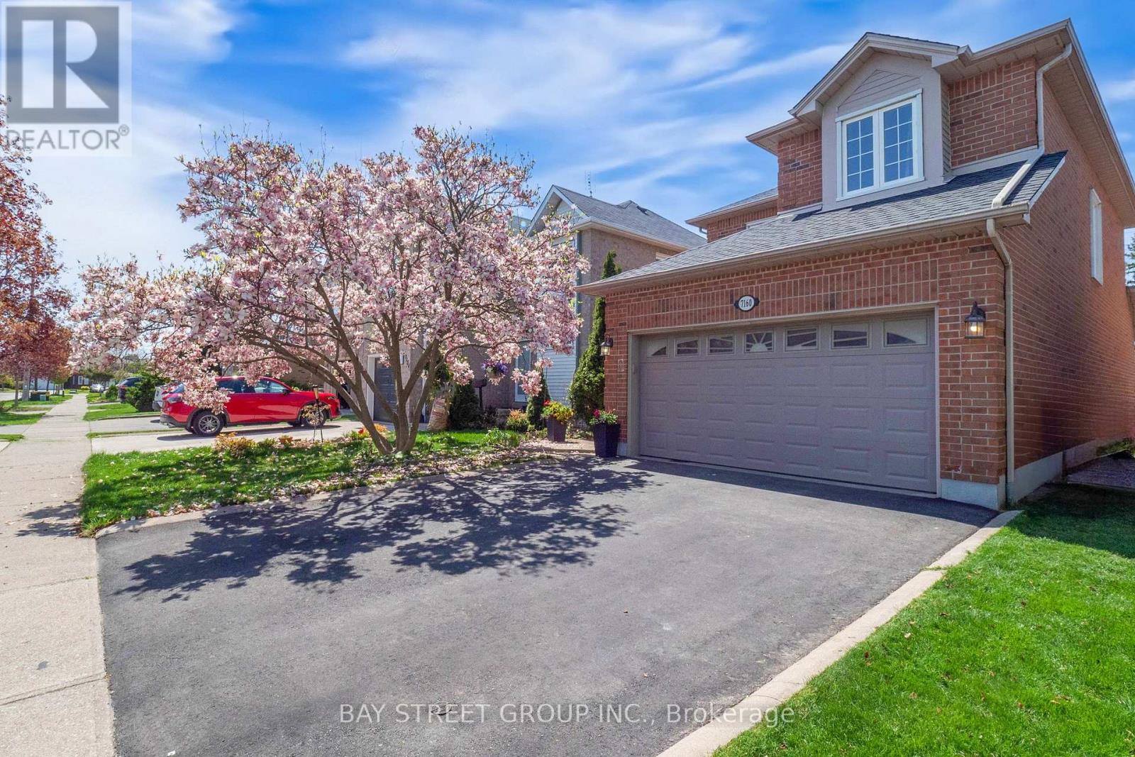 7160 Harding Crescent, Mississauga, Ontario  L5N 5P5 - Photo 2 - W12140351
