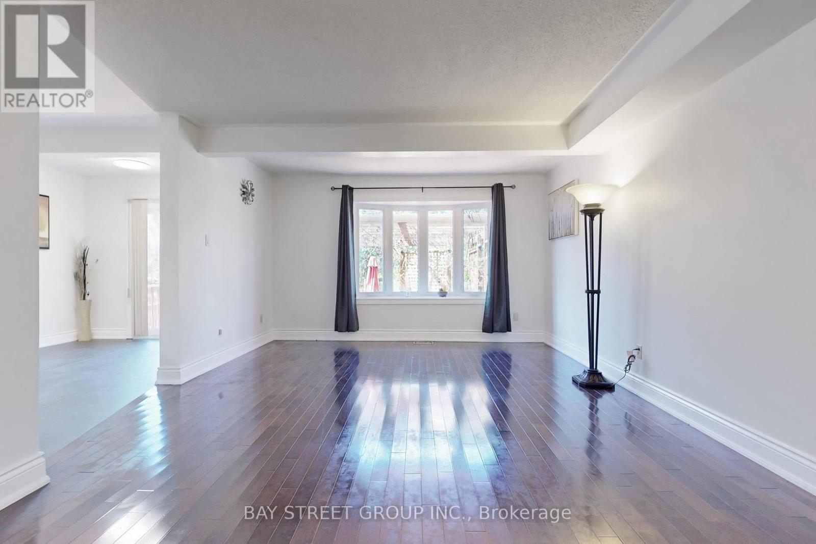 7160 Harding Crescent, Mississauga, Ontario  L5N 5P5 - Photo 5 - W12140351