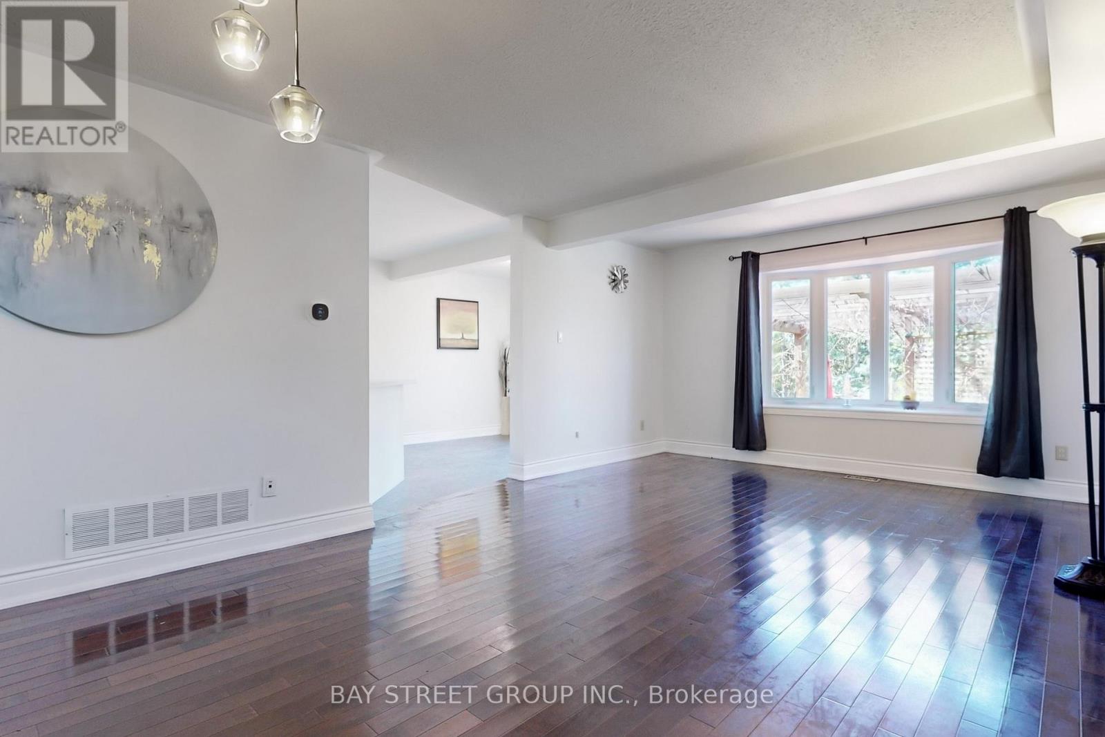 7160 Harding Crescent, Mississauga, Ontario  L5N 5P5 - Photo 6 - W12140351