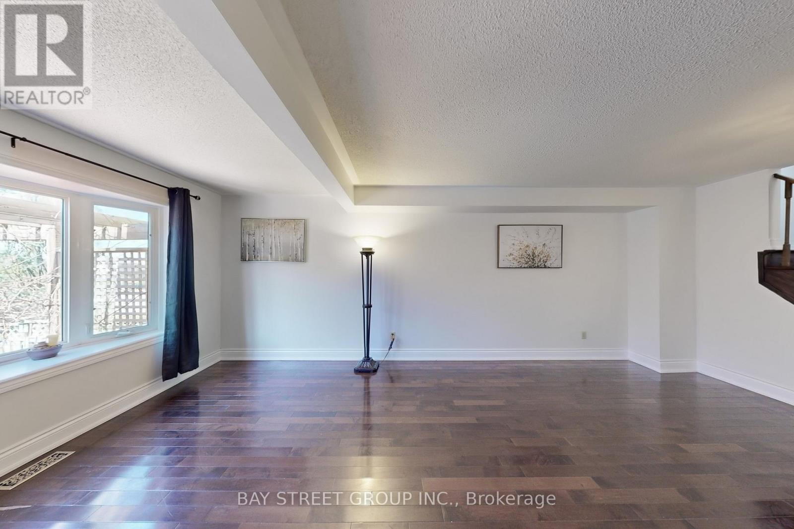 7160 Harding Crescent, Mississauga, Ontario  L5N 5P5 - Photo 7 - W12140351