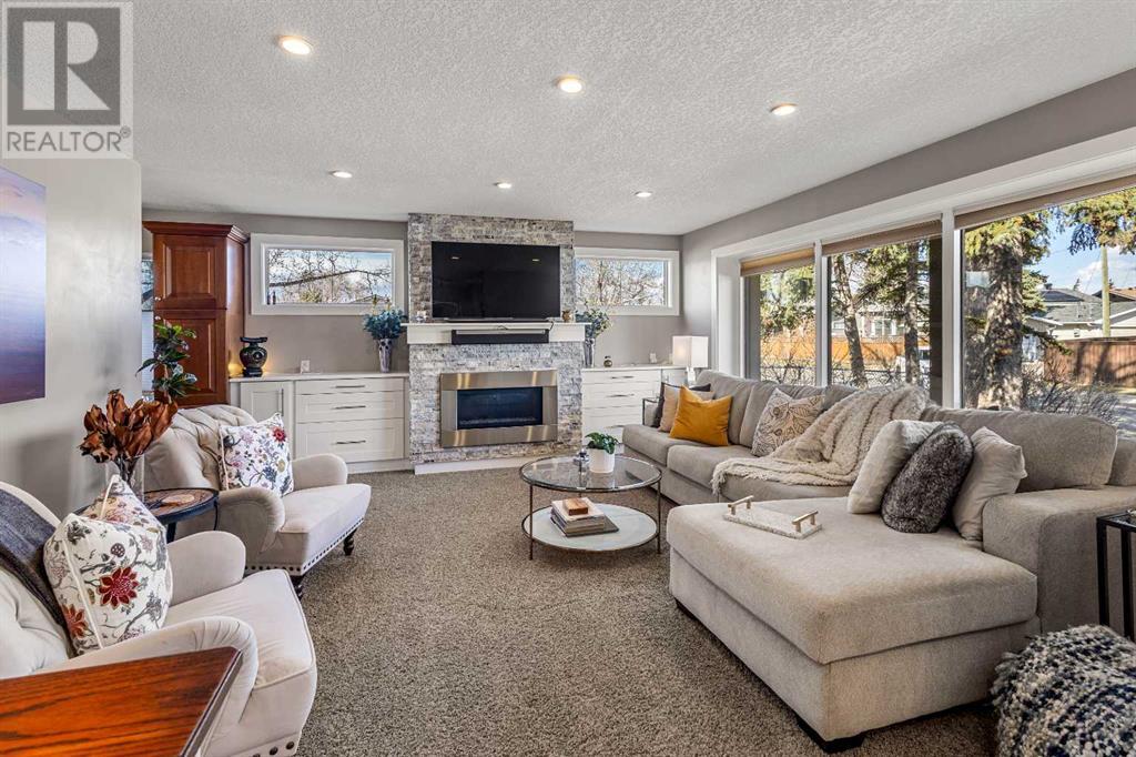 Property at 219 Lake Rosen Crescent SE image 3