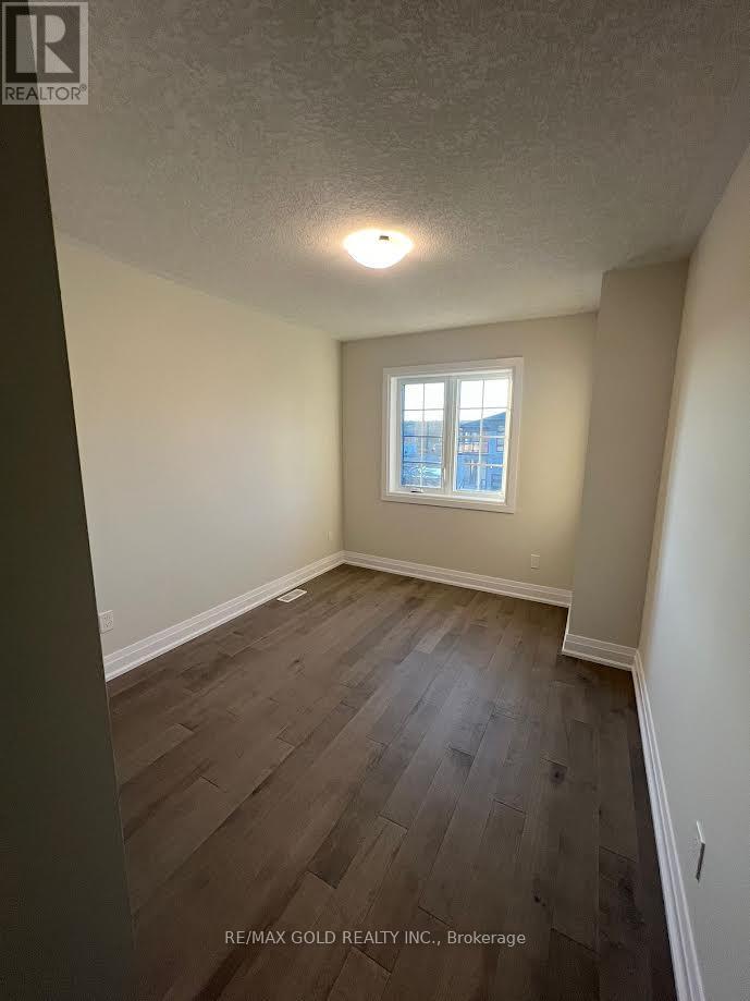 23 Jacob Detweiller Drive, Kitchener, Ontario  N2P 0K7 - Photo 9 - X12140327
