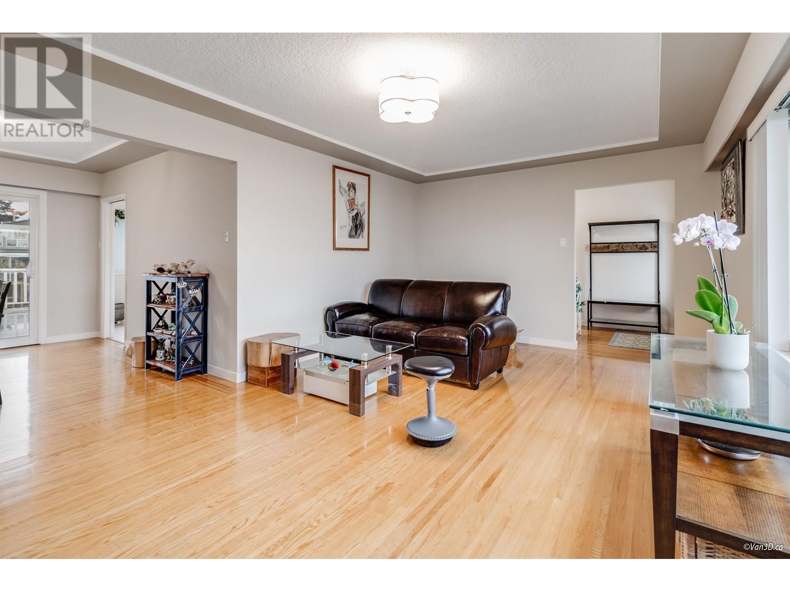 6555 St. Charles Place, Burnaby, British Columbia V5H 3W1 - Photo 4 - R2991349