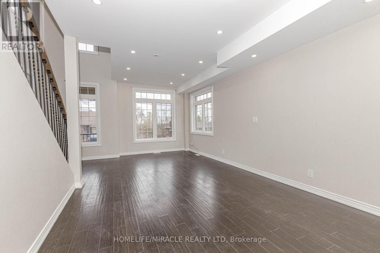 637 Simcoe Street, Brock, Ontario  L0K 1A0 - Photo 13 - N12140365