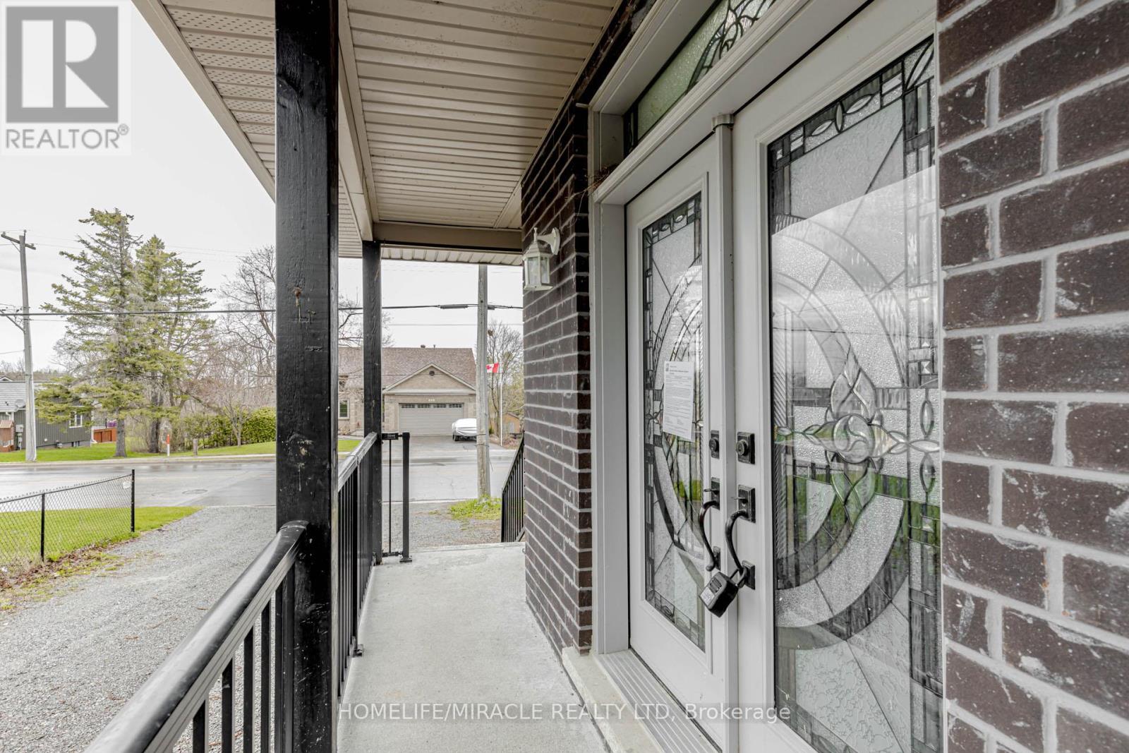 Property at 637 SIMCOE STREET image 5