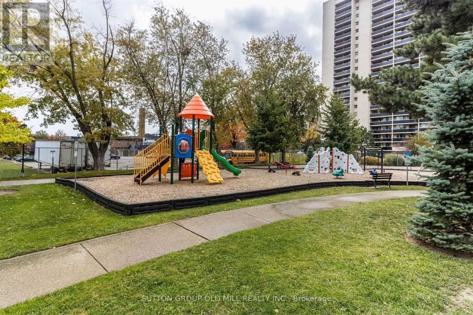 #2210 - 820 Burnhamthorpe Road, Toronto, Ontario  M9C 4W2 - Photo 12 - W12118738