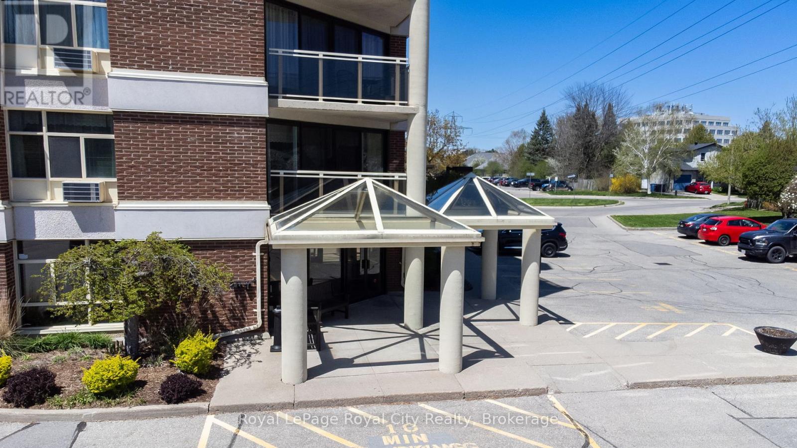 601 - 8 Christopher Court, Guelph, Ontario  N1G 4N7 - Photo 38 - X12140372