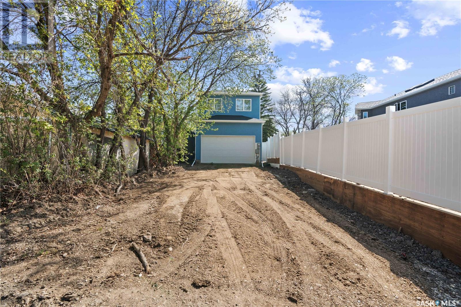 2410 Athol Street, Regina, Saskatchewan  S4T 3G5 - Photo 2 - SK001709