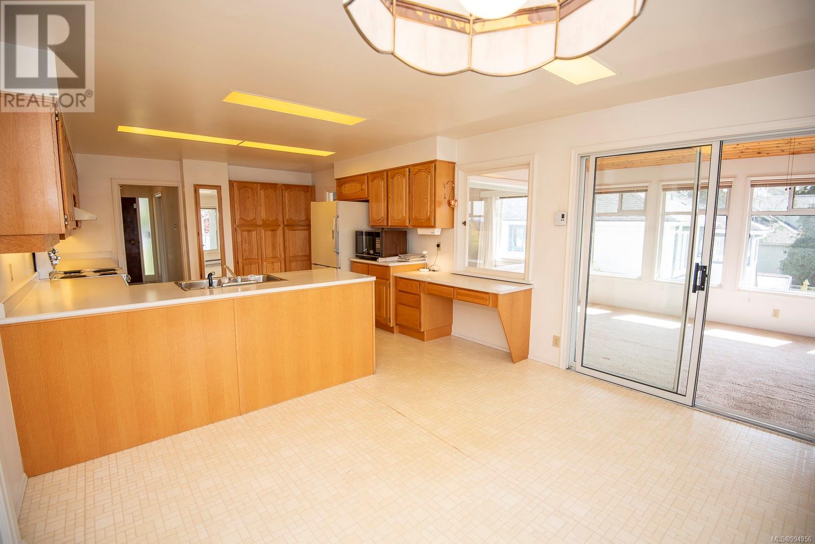 Property at 3140 Richmond Rd image 2