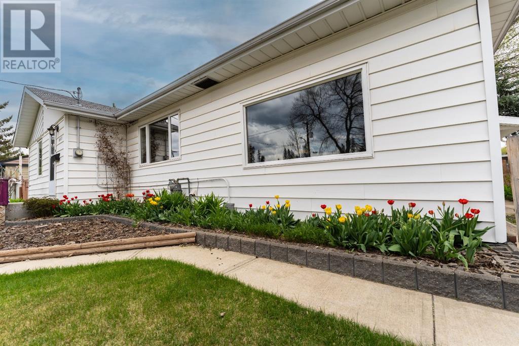 Property at 6013 57 Avenue image 2