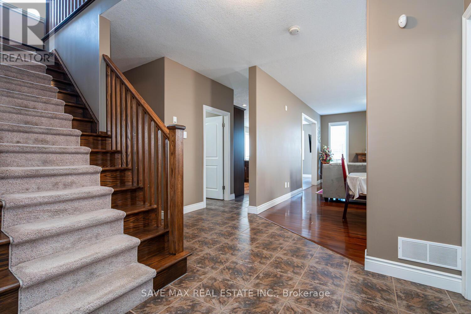 Property at 315 THORNHILL PLACE image 3