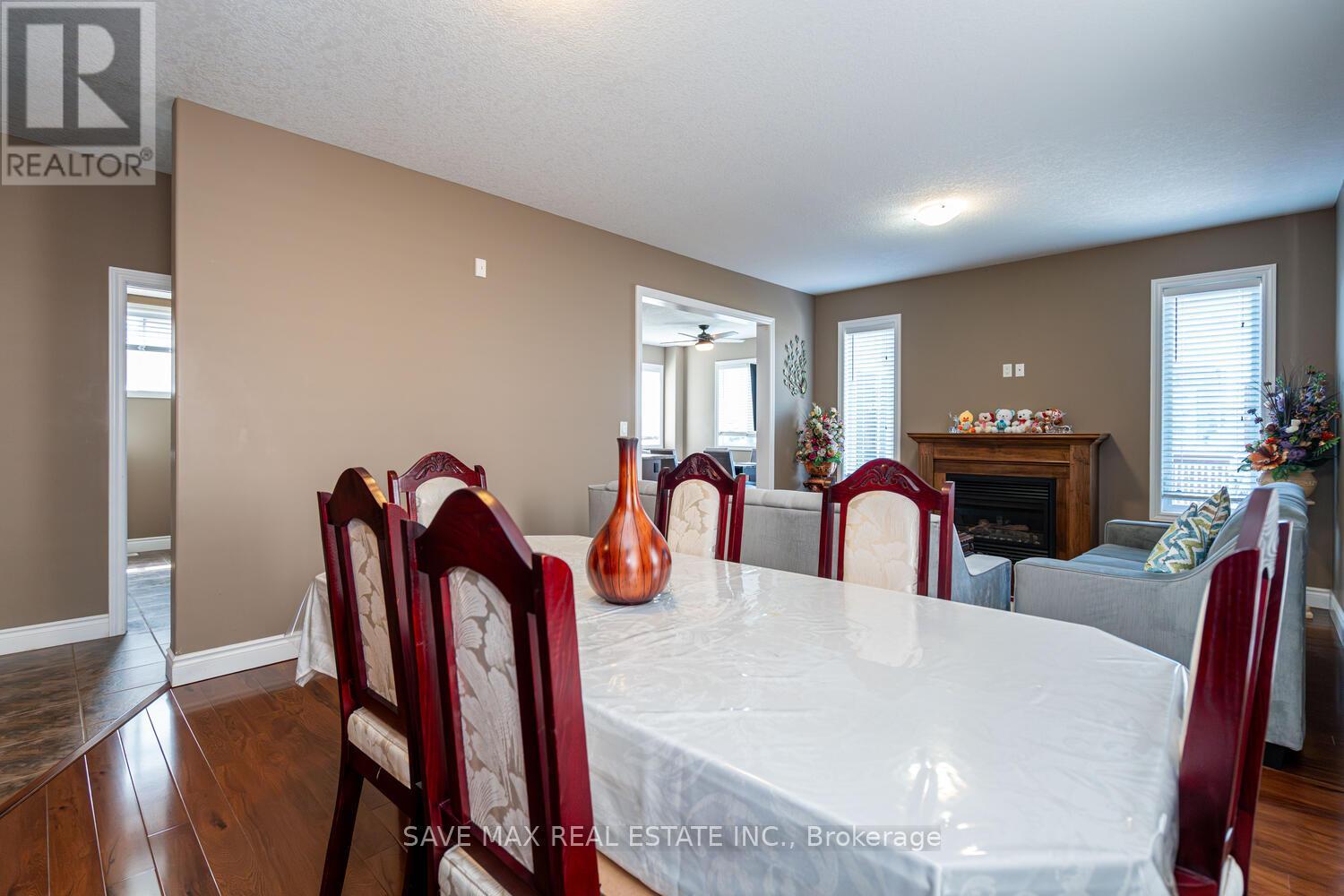 Property at 315 THORNHILL PLACE image 4
