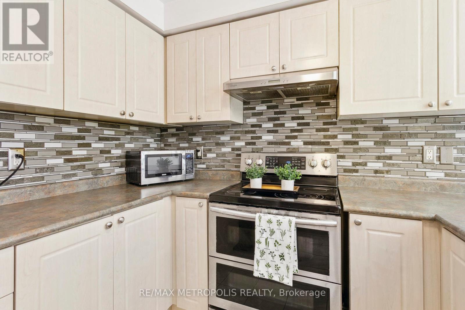 29 Mistdale Crescent, Brampton, Ontario  L7A 1S2 - Photo 15 - W12140408