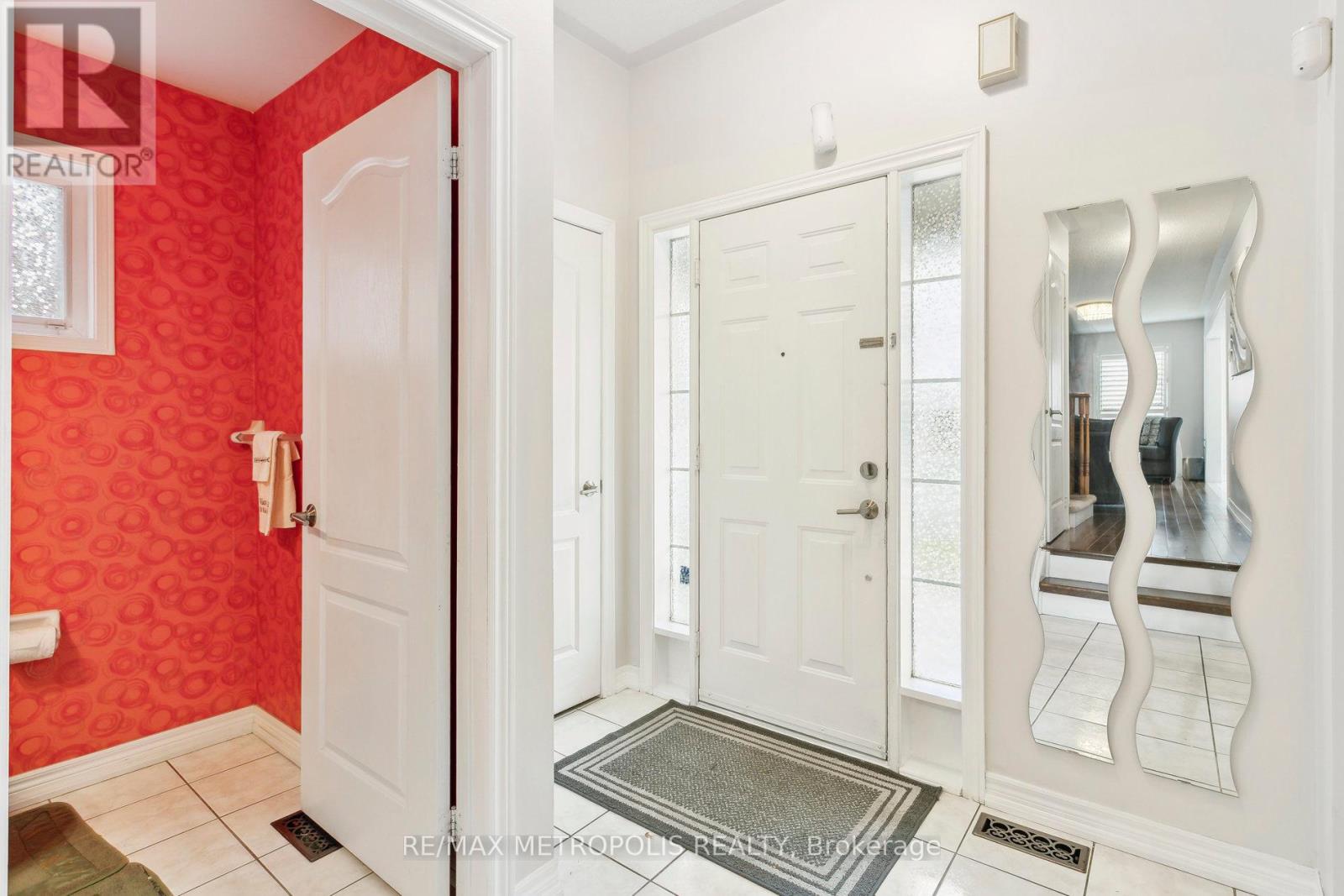 29 Mistdale Crescent, Brampton, Ontario  L7A 1S2 - Photo 3 - W12140408