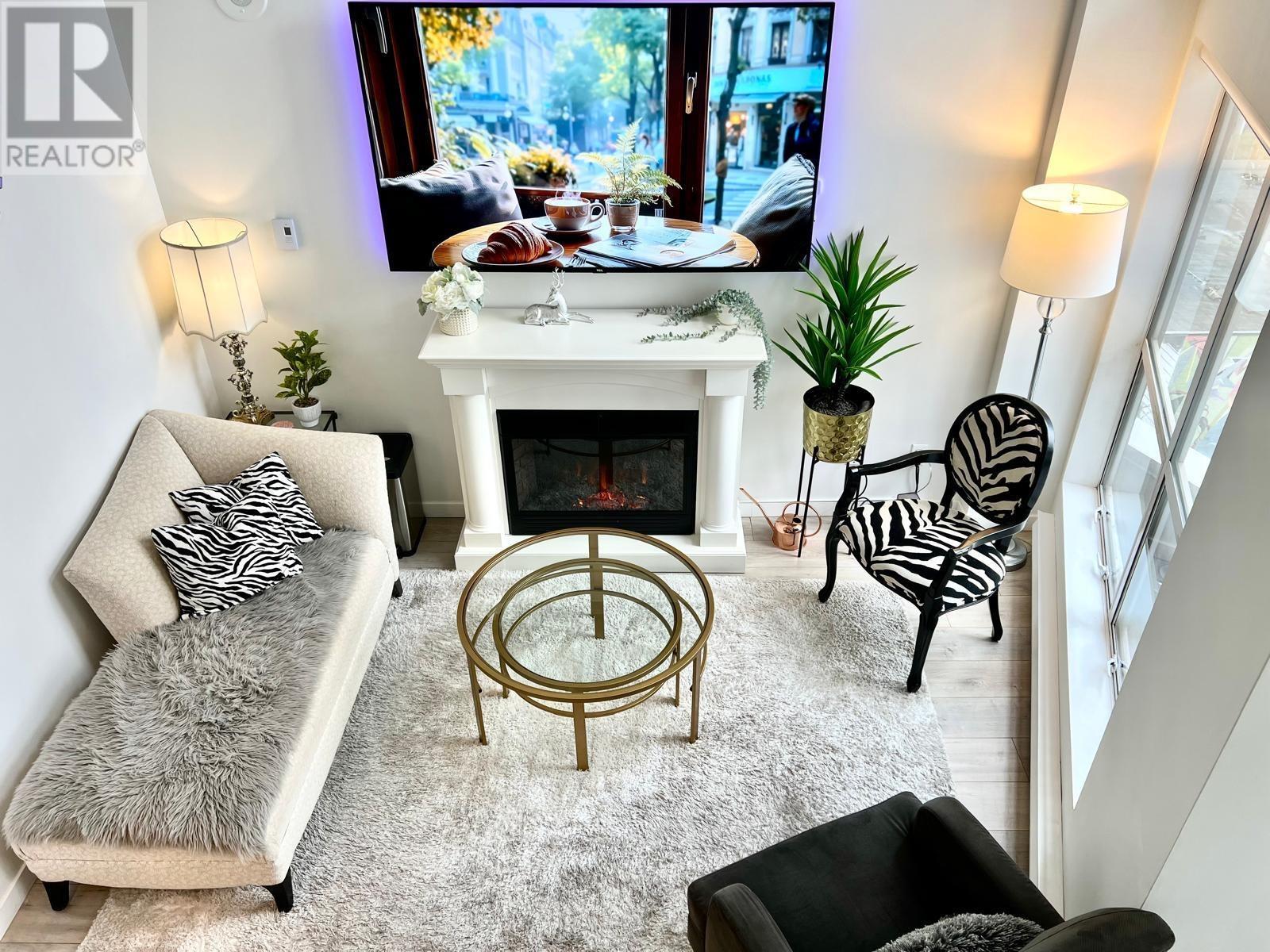 811 933 Seymour Street, Vancouver, British Columbia  V6B 6L6 - Photo 2 - R2981713