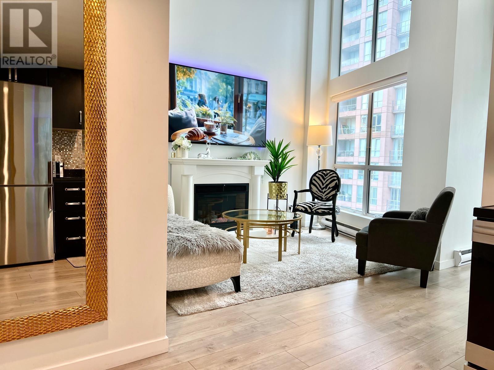811 933 SEYMOUR STREET, Vancouver, British Columbia