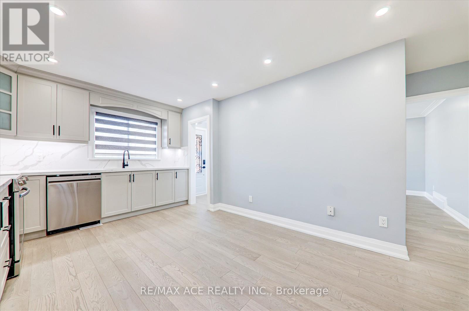 16 Roseglor Crescent, Toronto, Ontario  M1P 3T6 - Photo 12 - E12140416